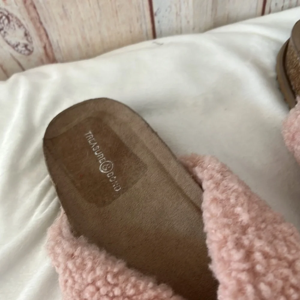Treasure and bond Sherpa sandals